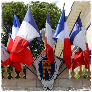 Le drapeau tricolore (Les Symboles de la République française) - Kwiziq  French Language Learning Blog