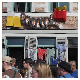 shop facade with mussels and the word Braderie in Lille